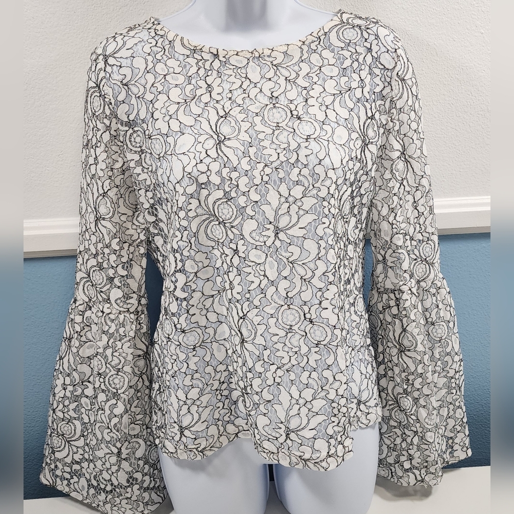 Gracia Floral Lace Bell Sleeve Blouse Size M Floral Cotton Blend